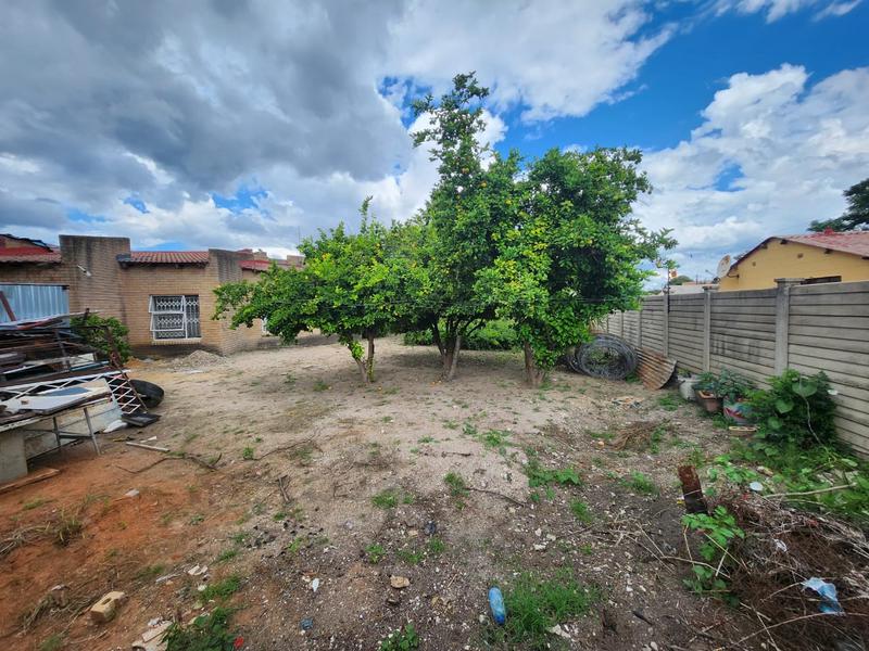 10 Bedroom Property for Sale in Montshioa North West